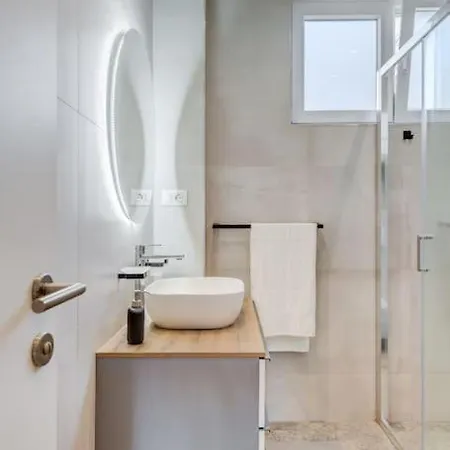 Apartman Bells & Whistles