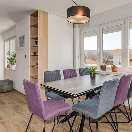 Bells & Whistles Apartman *