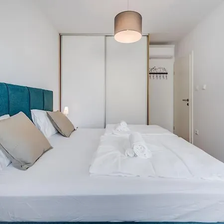 Bells & Whistles * Σπλιτ