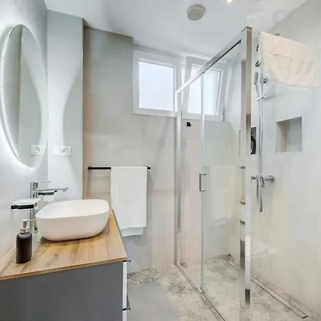 Bells & Whistles Apartment Split