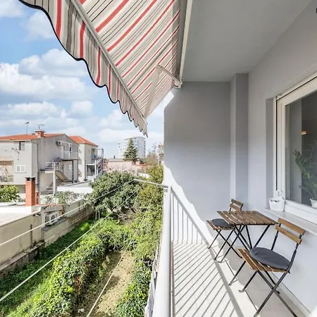 Bells & Whistles Σπλιτ