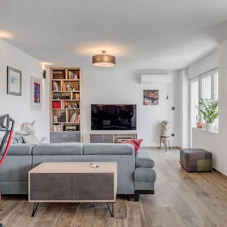 Bells & Whistles Σπλιτ