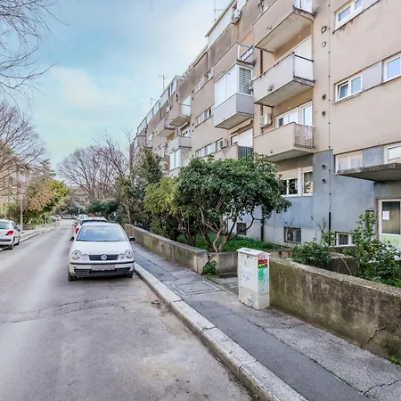 Bells & Whistles Σπλιτ